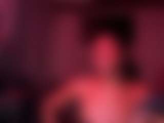 Live cam show with Iluvsaffire Bleu - Average on luckytryst.com