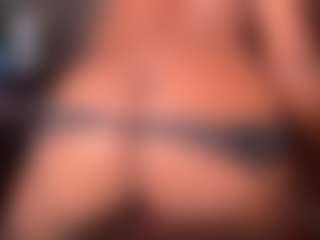 Live cam show with Iluvsaffire Bleu - Dildo Or Vibrator on fapnchat