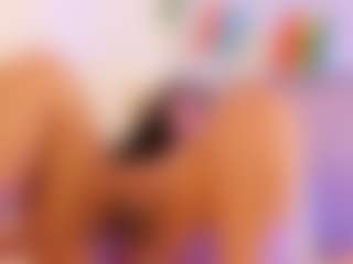 miadanielss's Live Sex Cam Show