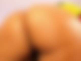miadanielss MILF webcam performer live streaming