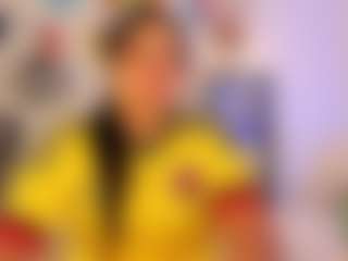 Live cam show with miadanielss - Brown Hair on livesuperchat.net