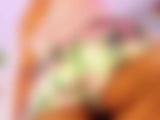 Live cam show with miadanielss - Oil on Hubzter Live