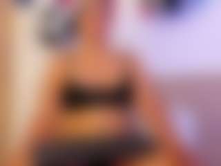 miadanielss's Live Sex Cam Show