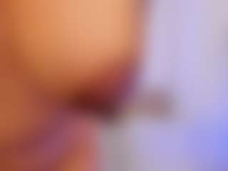 Live cam show with miadanielss - Public on CamwithHer