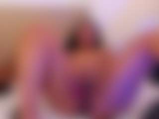 Live cam show with miadanielss - Cute on TeamSkeetLive