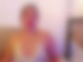 miadanielss MILF webcam performer live streaming