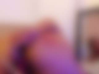 Live cam show with miadanielss - Lush Brown Hair on Milfs Live