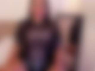 Live cam show with miadanielss - Drinking on Instabang