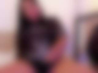 Live cam show with miadanielss - Bedroom on intimatelivegirls.com