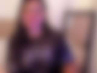 Live cam show with miadanielss - Oil on Fapmatic.com