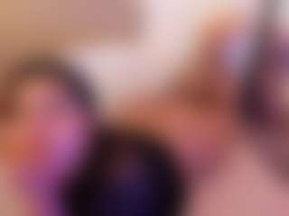 Live cam show with miadanielss - Bedroom MILF on Pornisteam.com
