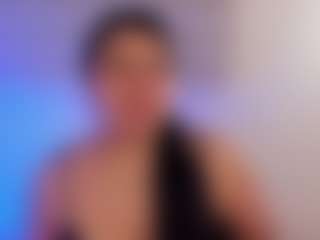 Live cam show with miadanielss - Bedroom on Camsoda