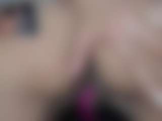 Live cam show with Tamy Bennett - Skinny on madthumbs