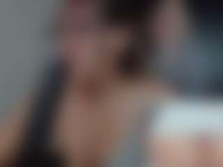 Live cam show with Tamy Bennett - Double Penetration on Livezox