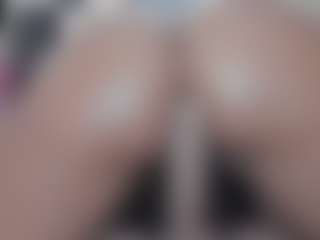 Live cam show with Tamy Bennett - Dildo Or Vibrator on Livezox
