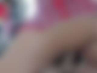 Live cam show with Tamy Bennett - Small Tits on Camsoda