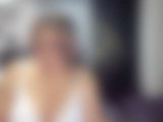 Live cam show with tiffanywiilson - Spank Brown Hair on Chatstar