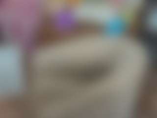 Live cam show with TinyToni - Amateur on Milfs Live