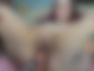 Live cam show with TinyToni - Big Tits MILF on Gym Cam Girls