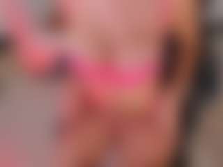 Live cam show with Sarah Parker - Brown Hair on ObeyMaria
