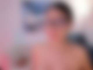 Live cam show with Sarah Parker - Average on TottyGirls