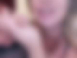 Show in cam erotica live di LadyAndTranny