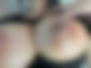 Live cam show with luuciana - Oil on x69.live