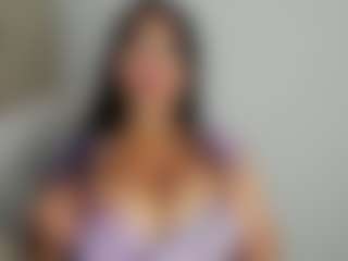 Live cam show with luuciana - Nails on Camsoda