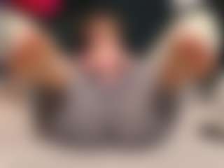 Live cam show with Natasha Kim - Nails on Camsoda