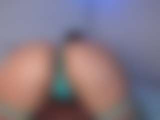 DEEPTHROAT SLUT's Live Sex Cam Show