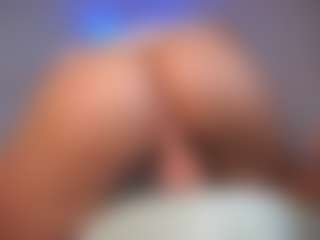 DEEPTHROAT SLUT's Live Sex Cam Show