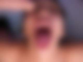 DEEPTHROAT SLUT's Live Sex Cam Show