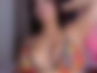 Live cam show with stephaniediaz - Tease Curvy on sexylivex.com