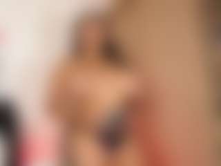 Live cam show with paraadisecity - Brown Eyes on Gym Cam Girls