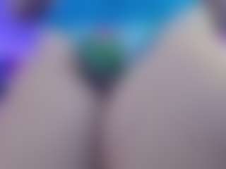 Live cam show with kristen_latin - Brown Eyes MILF on Fling VIP Chat