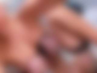 Live cam show with onehotblonde - Bedroom MILF on Camsoda
