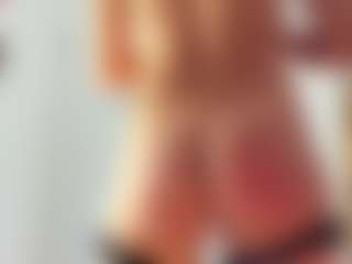 onehotblonde MILF webcam performer live streaming