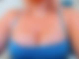 Live cam show with ninadee - Smoking on Hubzter Live