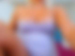 Live cam show with ninadee - Smoking on Camsoda