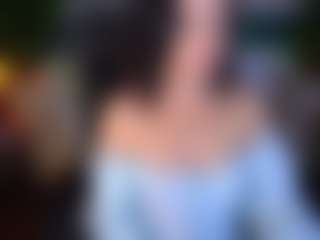dafnimon MILF webcam performer live streaming