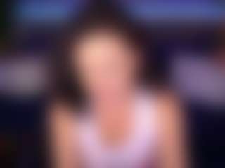 dafnimon MILF webcam performer live streaming