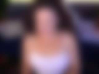 dafnimon MILF webcam performer live streaming