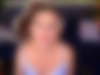 dafnimon MILF webcam performer live streaming