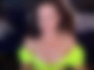 dafnimon MILF webcam performer live streaming