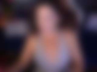 dafnimon MILF webcam performer live streaming