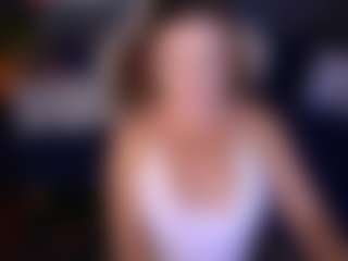 dafnimon MILF webcam performer live streaming