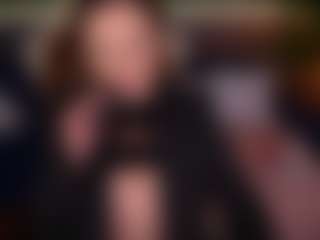 dafnimon MILF webcam performer live streaming