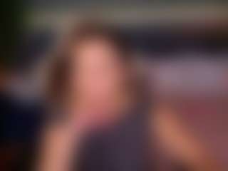 dafnimon MILF webcam performer live streaming