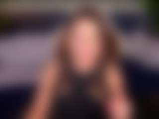 dafnimon MILF webcam performer live streaming