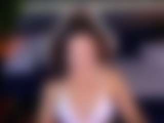 dafnimon MILF webcam performer live streaming